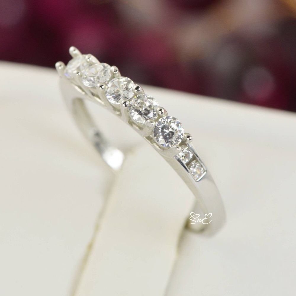 Round Cut Diamond Band Ring 14K White Gold Finish Wedding Ring - Picture 2 of 2